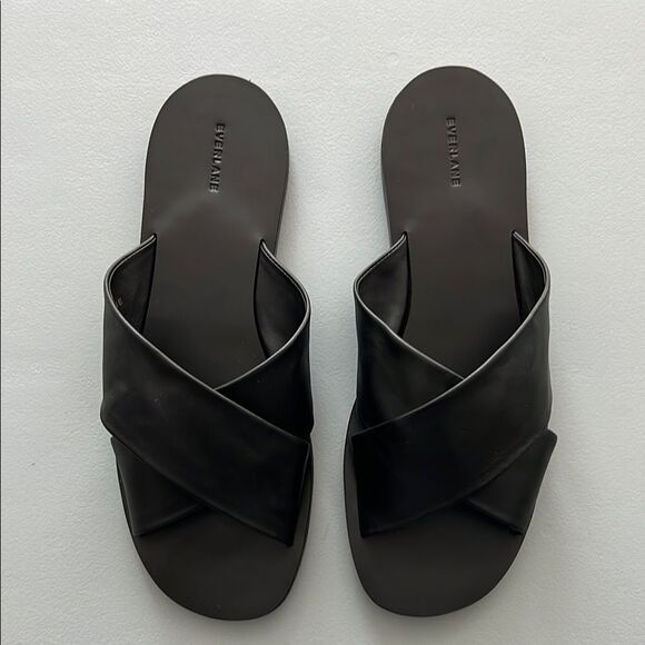 New Everlane The Day Crossover Sandal in Black
Size 11 - Picture 3 of 10